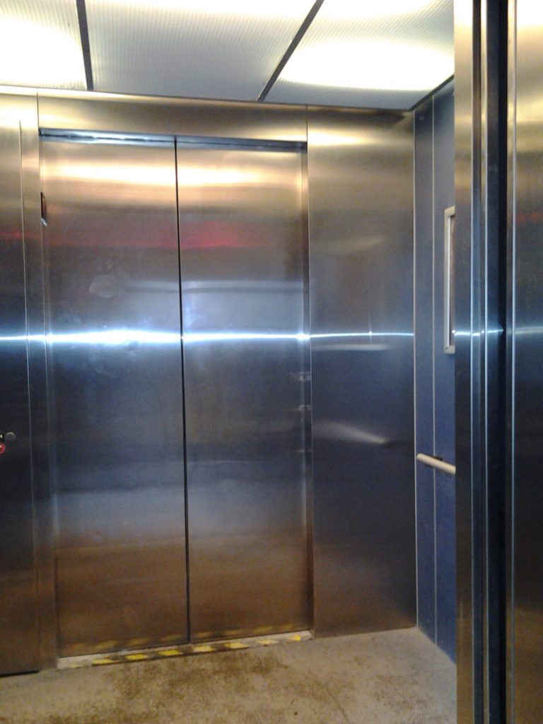 tOH-Parking Garage Elevator